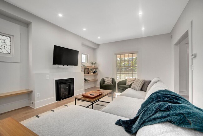 Building Photo - Beautifully Updated Home for Rent | Classic Charm with Modern Upgrades