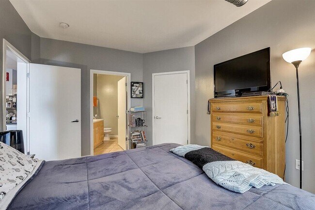 Building Photo - 2080 N Commerce St