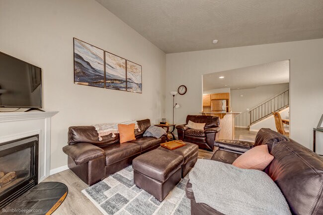 Building Photo - 931 N Goldenrod Ct