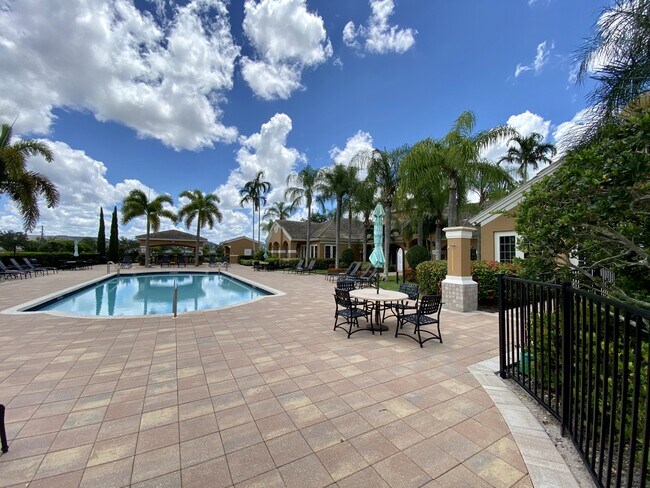 Building Photo - 1840 Florida Club Cir