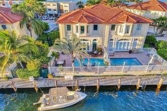 Building Photo - 3942 NE 171 St