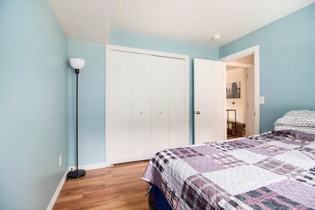 Building Photo - 2221 S Huron Pkwy