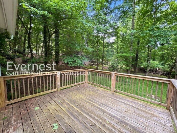 Building Photo - 323 N Briar Ridge