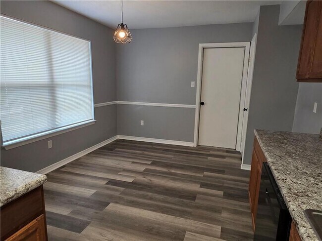 Building Photo - 111 Heather Dr