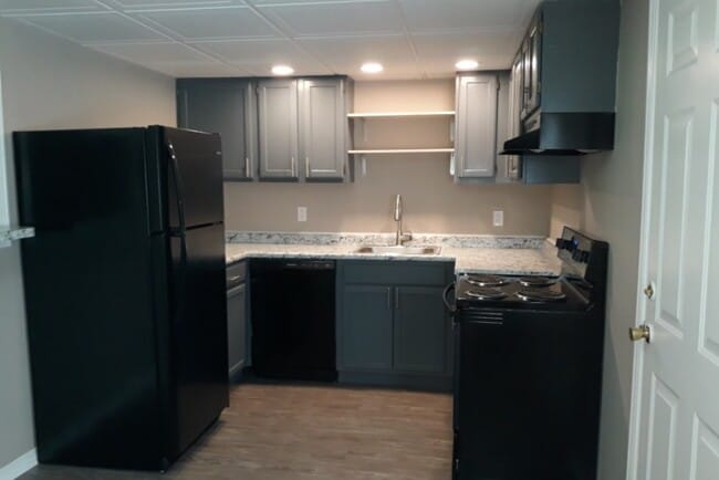 Building Photo - Carriage House Townhomes