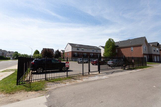 Building Photo - 324 Hendrie St