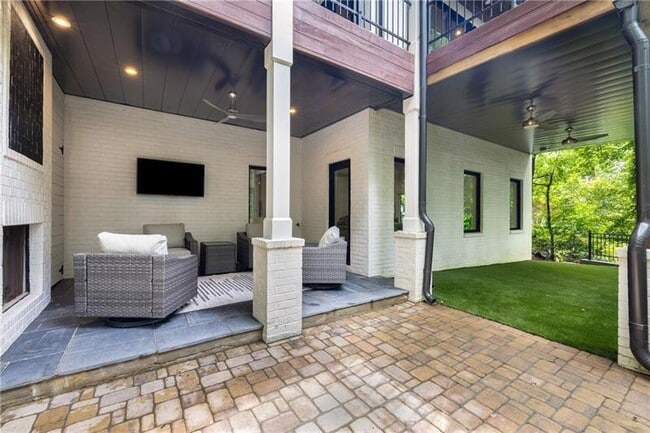 Building Photo - 306 Pinecrest Rd NE