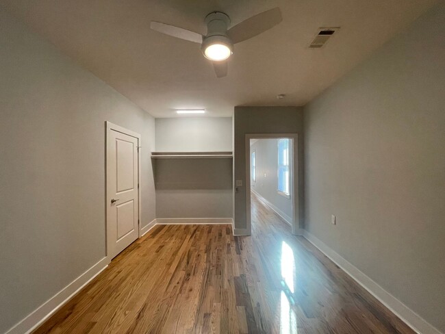 Building Photo - ADA Accessible One Bedroom Unit! Section 8...