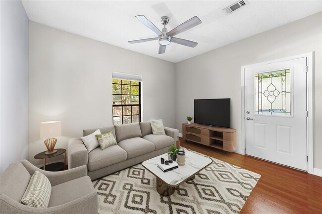 Building Photo - 1307 Kinney Ave