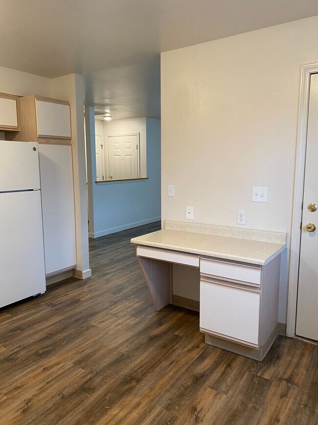 Building Photo - 313 S Meridian Rd