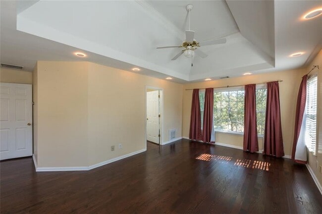 Building Photo - 2433 Gablewood Dr NE