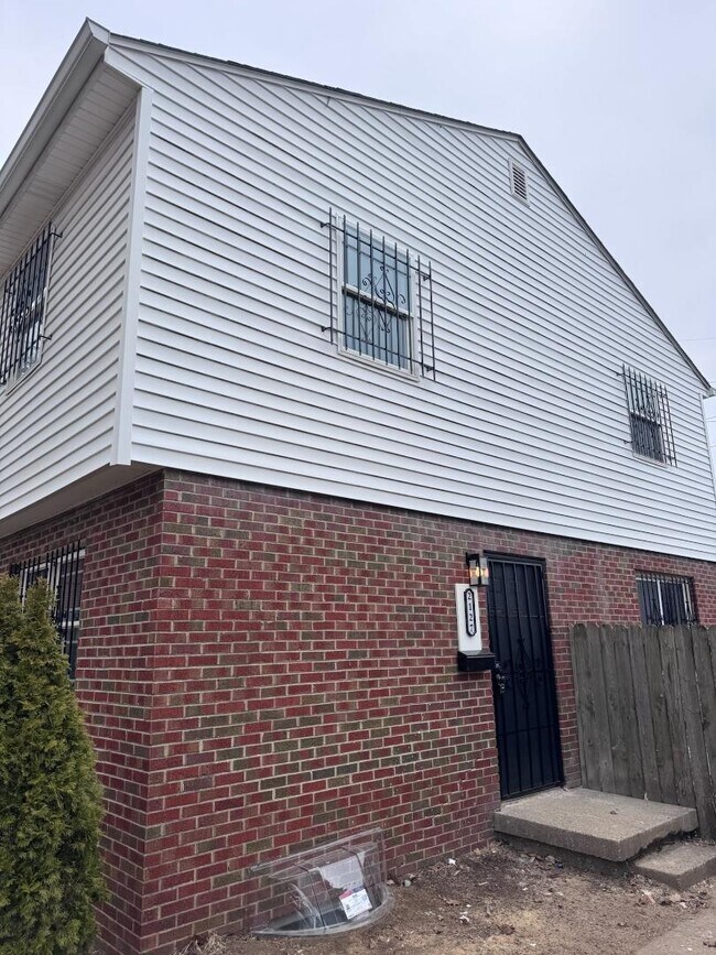 Building Photo - 2127 Winfield Ave