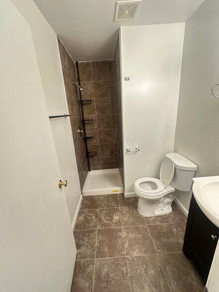 Building Photo - 814 Hr Dr SE