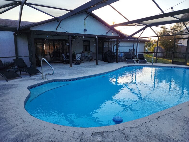 Building Photo - 881 SW General Patton Ter