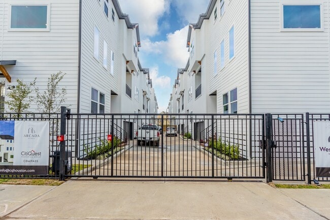 Building Photo - 1439 W 25th St