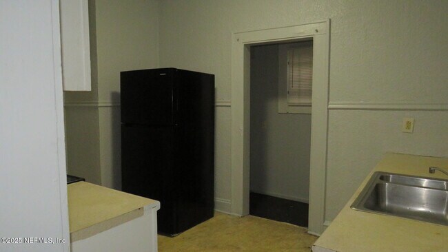 Building Photo - 6590 Sunset Dr