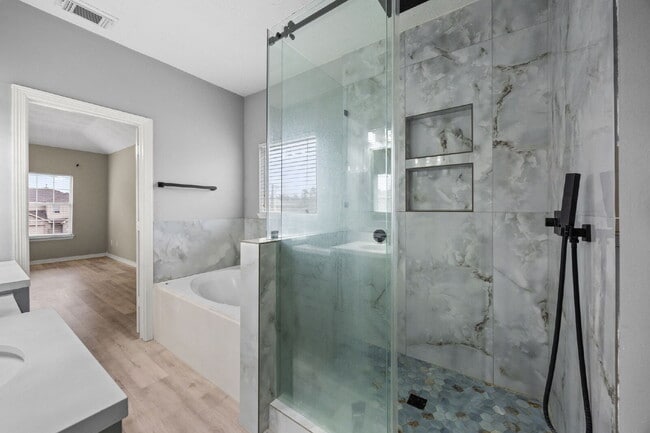 Building Photo - Updated 4-Bedroom Conroe Rental with Cul-De-Sac Privacy in Hunters Glen