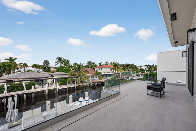 Building Photo - 785 NE 70th St