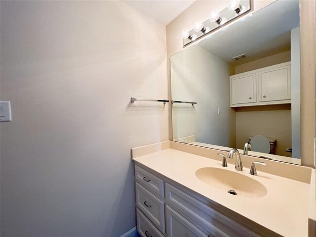 Building Photo - 11504 Main Pine Dr