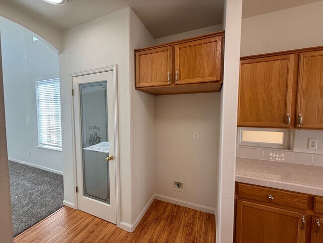 Building Photo - 4-bedroom two story in Sylvan School District!