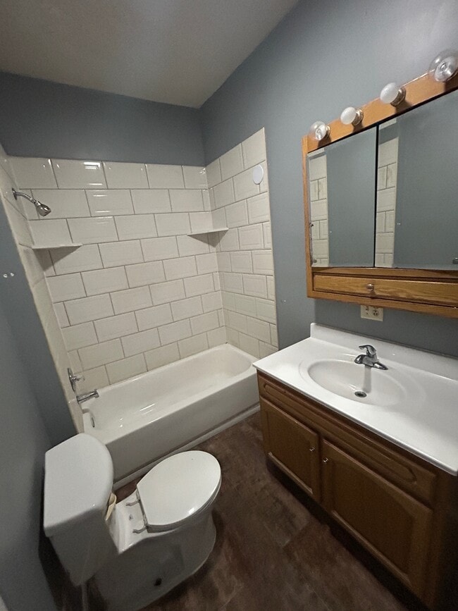 Building Photo - 101 W 1st St