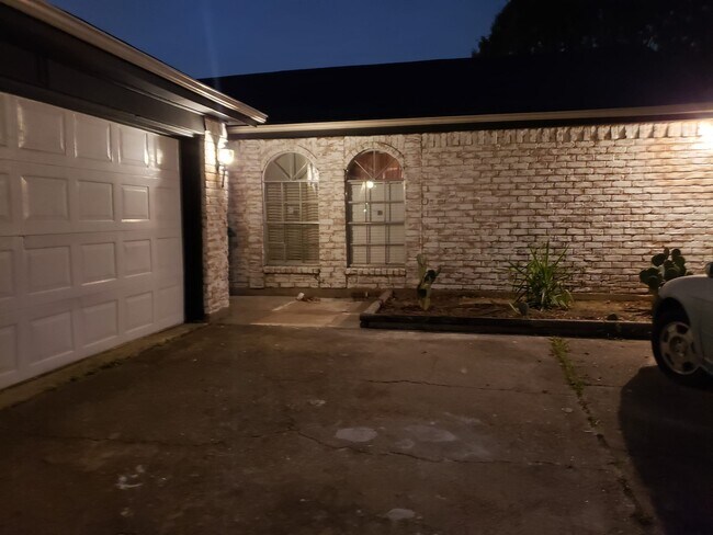 Building Photo - 8715 Sherrywood Dr