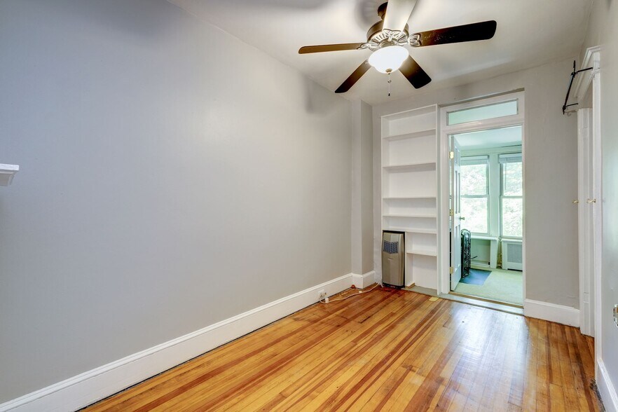 Upper Floor - Bedroom #3 - Size: 12' x 7.5', 90 sq/ft - 237 11th ST SE