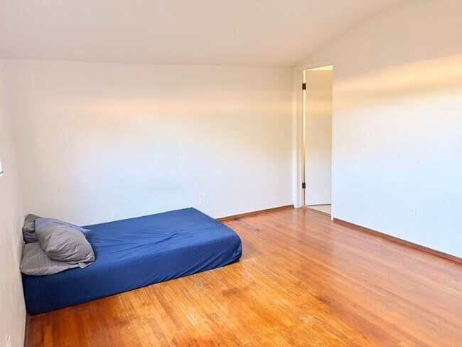 Building Photo - WALK TO SDSU! 4 bed 2 bath House w/ A/C