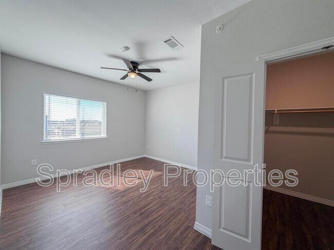 Building Photo - 1124 W Ave O