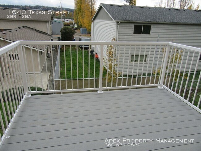 Building Photo - Central Bellingham - Eureka Townhomes