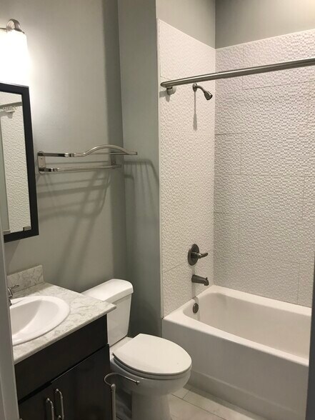 Bathroom - 1551 E Main St