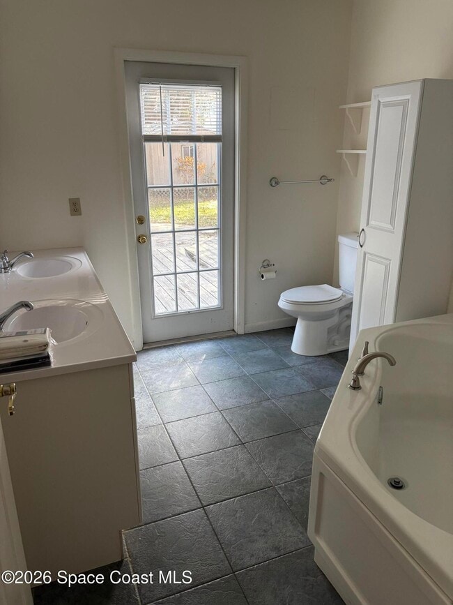 Building Photo - 385 S Brevard Ave