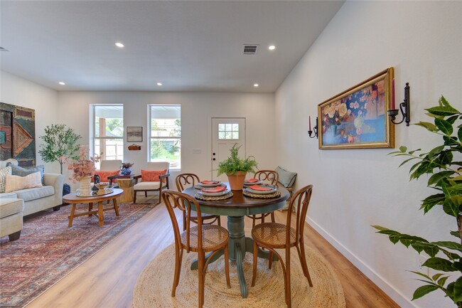 Building Photo - 11 E Obryant St