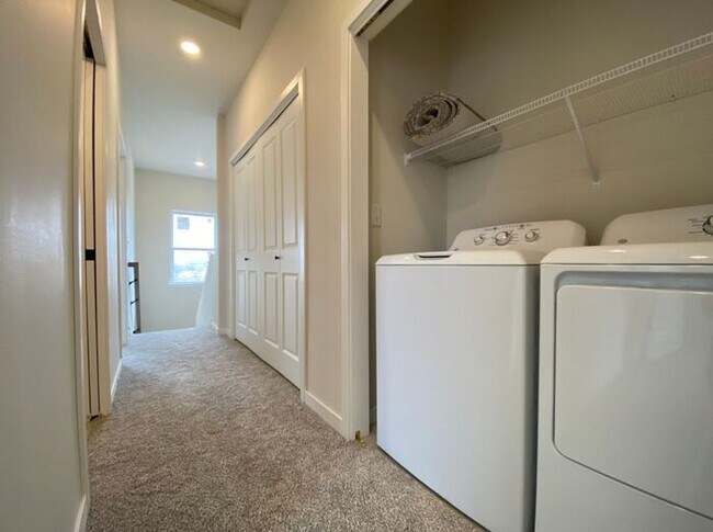 Building Photo - $2,275 | 3 Bedroom, 2.5 Bathroom Town Home | Pet Friendly | Sublease* | Available for August 1st,...