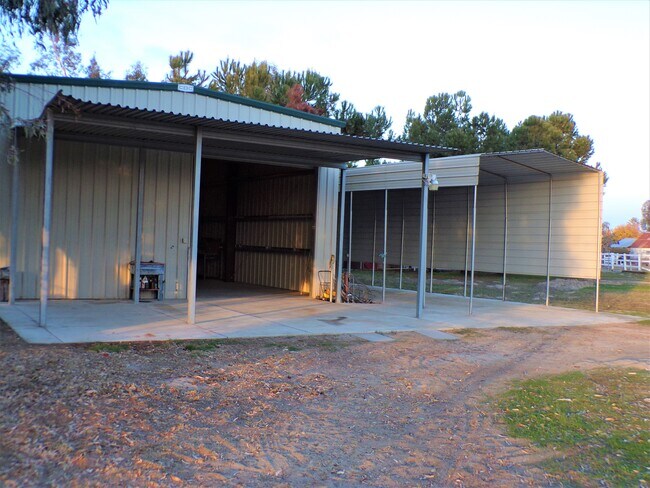Building Photo - 14921 Sunnybank Ave
