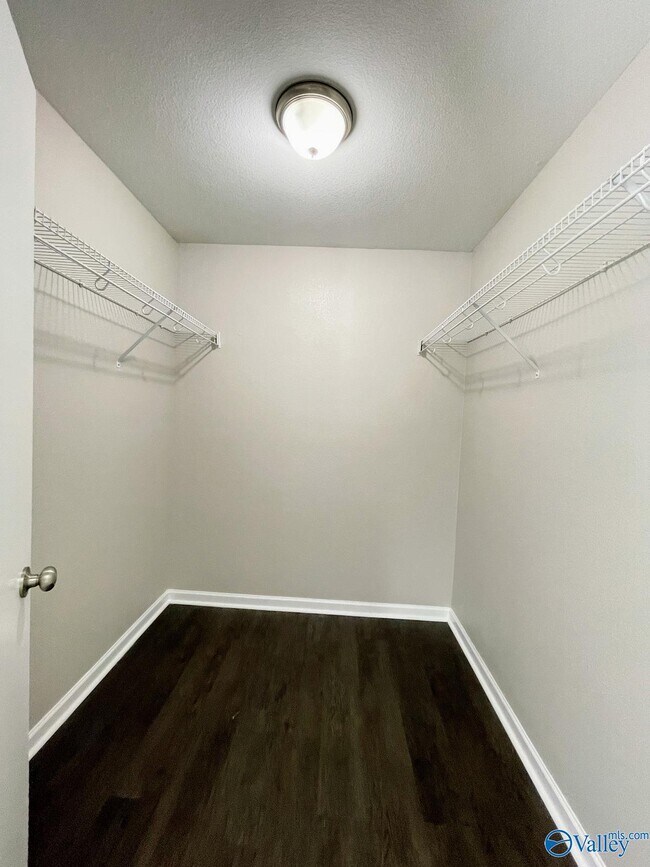 Building Photo - 200 Whitestone Dr NE