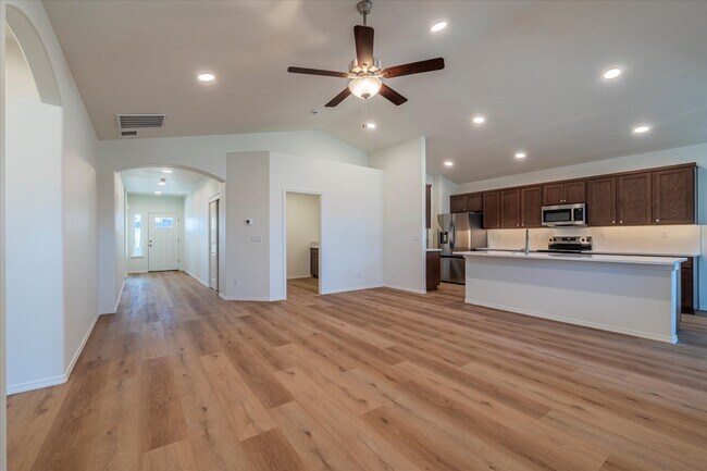 Building Photo - 761 Spyglass