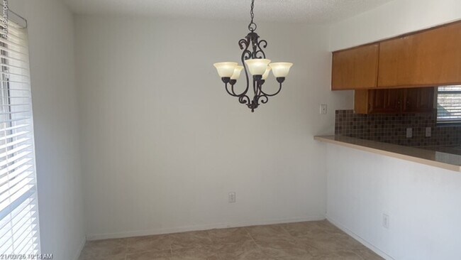 Building Photo - 7221 W Cleburne Rd