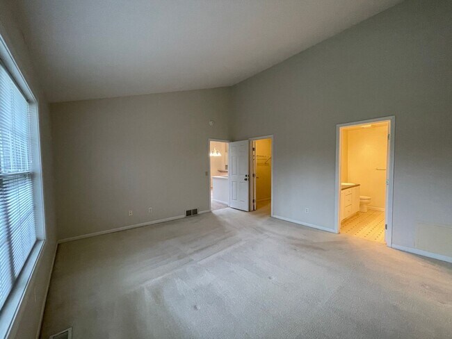 Building Photo - 4368 Pond Ridge Ct