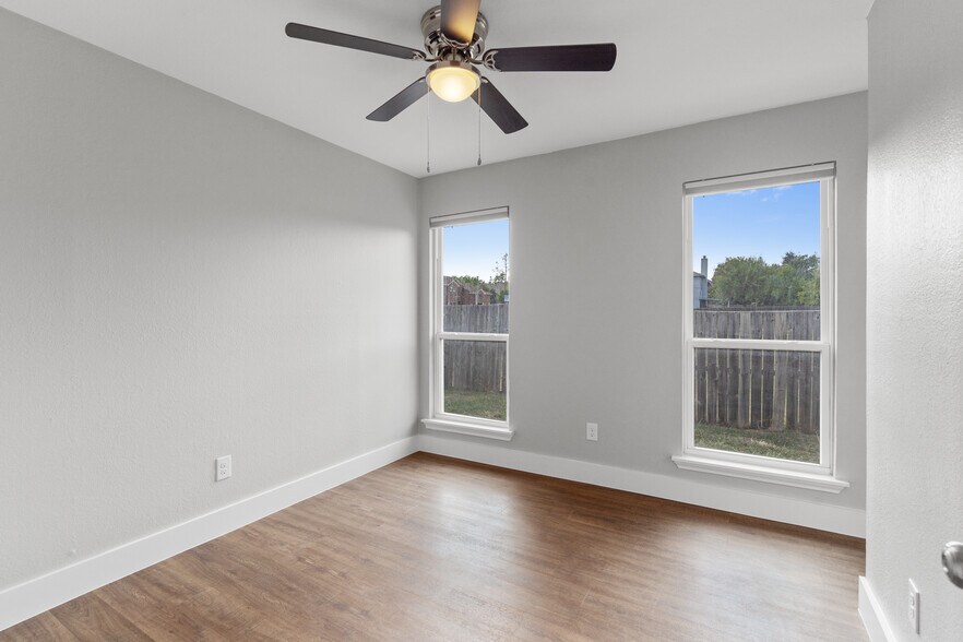 Middle bedroom - 602 Peterson St