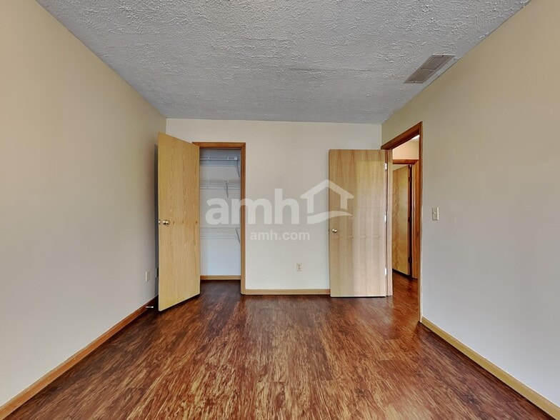 Building Photo - 2358 Rosina Dr