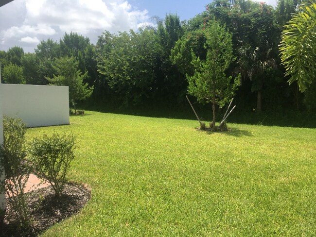 Building Photo - 1126 S Town and River Dr