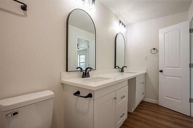 Building Photo - 6317 Ivanhoe Ln