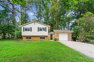 Building Photo - 100 Oak Dr