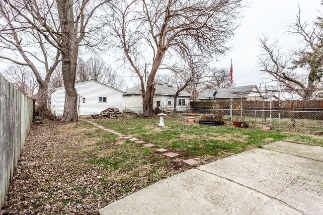 Building Photo - 2 br, 1 bath House - 2320 Hoyt Ave