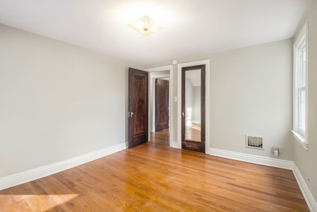Building Photo - 5 Wenonah Dr