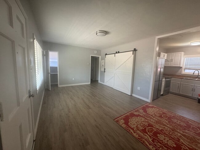 Building Photo - 3 bedroom, 1 bath Single Family Home