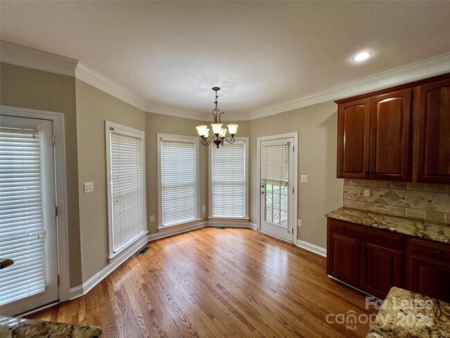 Building Photo - 4432 Shannamara Dr