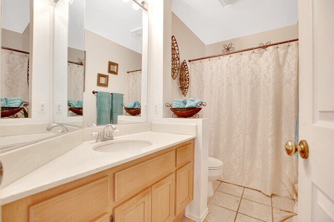 Building Photo - 39458 Chantilly Ln