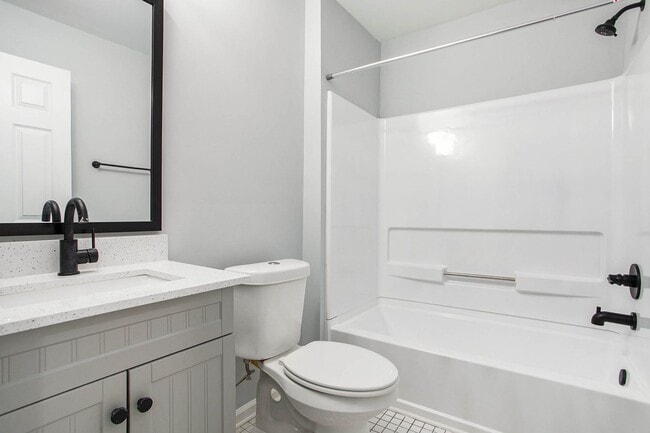 Building Photo - Newly Renovated 4/3 Near Beltline!